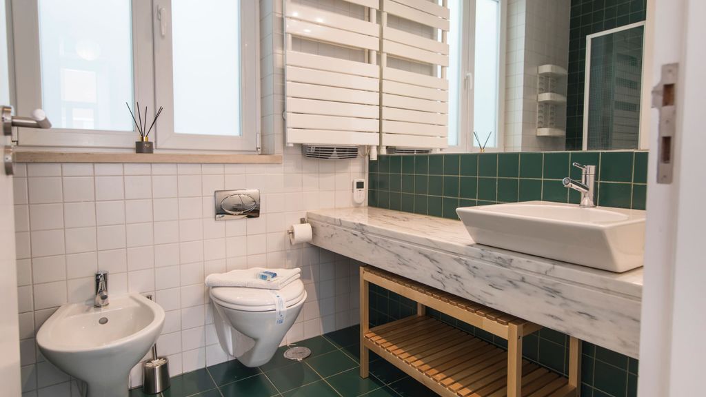 Sunny 3BDR Apartment in Graça by LovelyStay