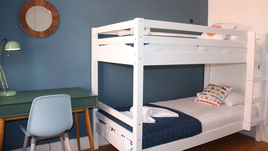 Sunny 3BDR Apartment in Graça by LovelyStay