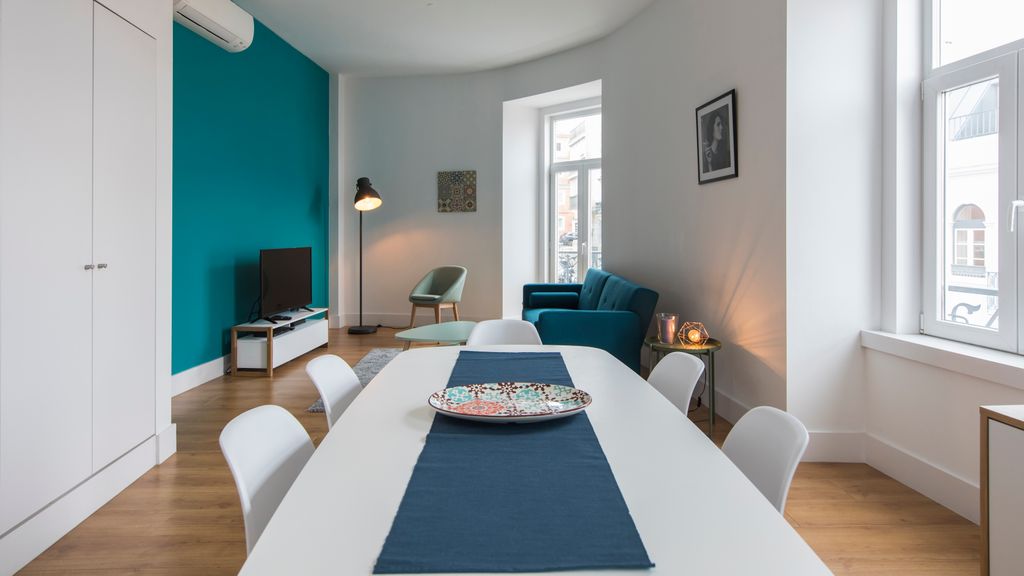 Sunny 3BDR Apartment in Graça by LovelyStay