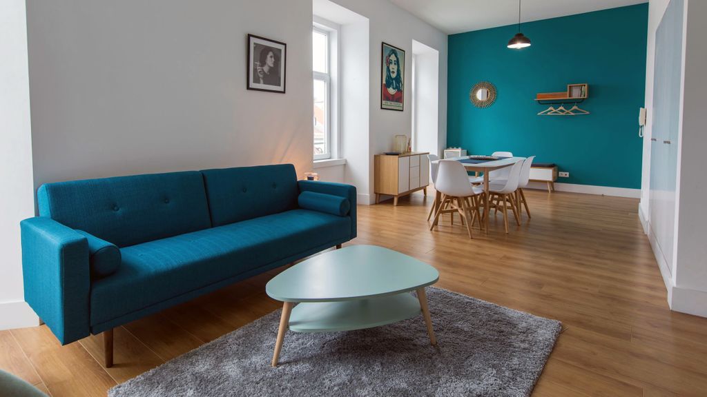 Sunny 3BDR Apartment in Graça by LovelyStay