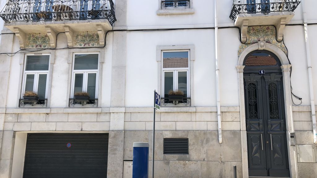 Sunny 3BDR Apartment in Graça by LovelyStay