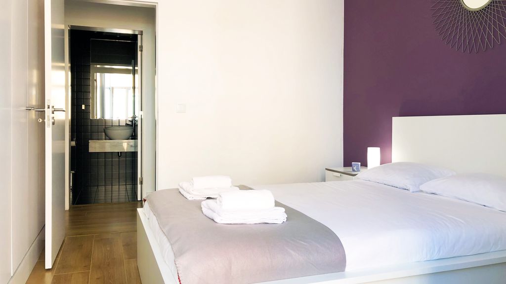 Sunny 3BDR Apartment in Graça by LovelyStay