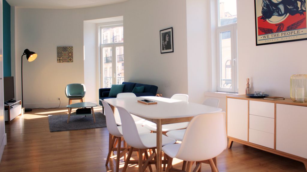 Sunny 3BDR Apartment in Graça by LovelyStay