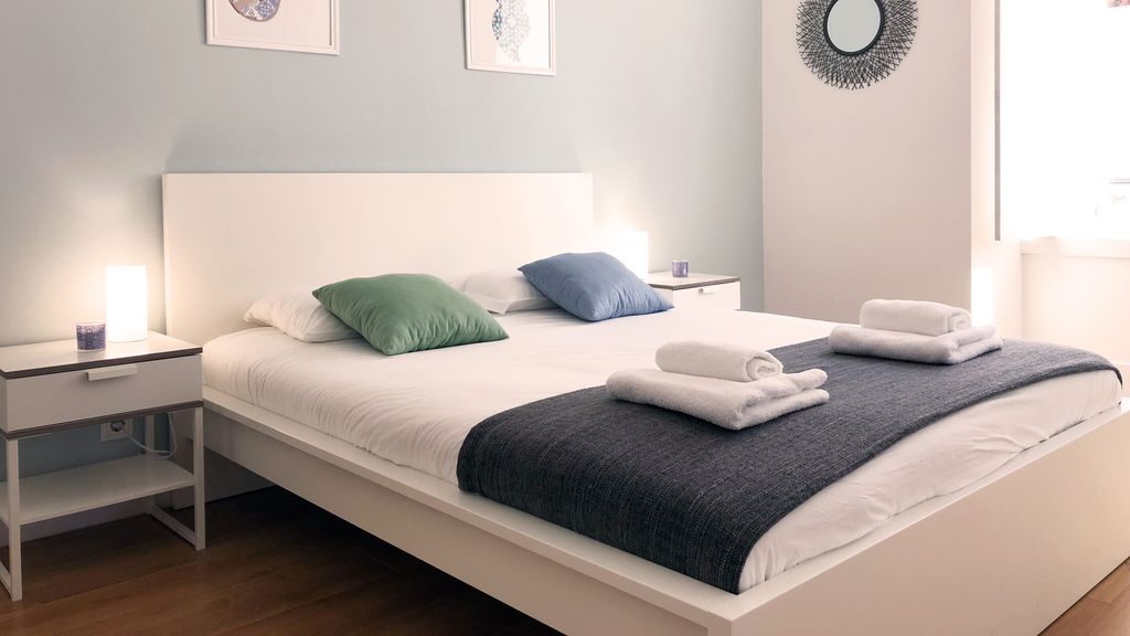 Sunny 3BDR Apartment in Graça by LovelyStay