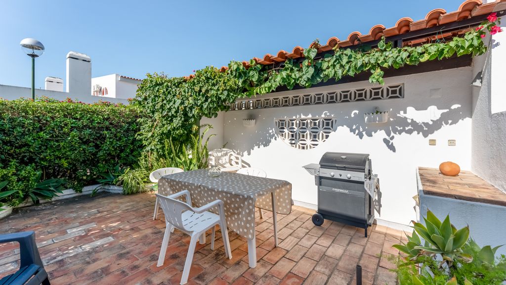Villa Ipanema Poolside Living by LovelyStay