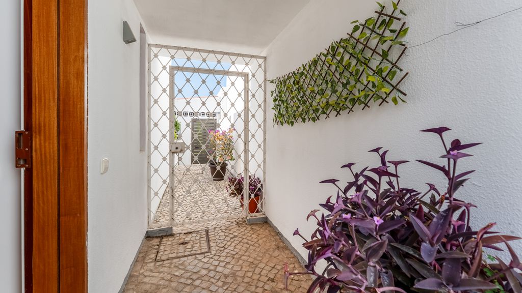 Villa Ipanema Poolside Living by LovelyStay