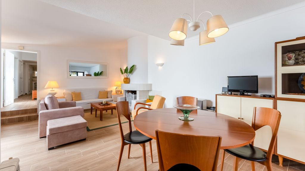 Villa Ipanema Poolside Living by LovelyStay