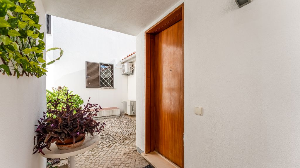 Villa Ipanema Poolside Living by LovelyStay