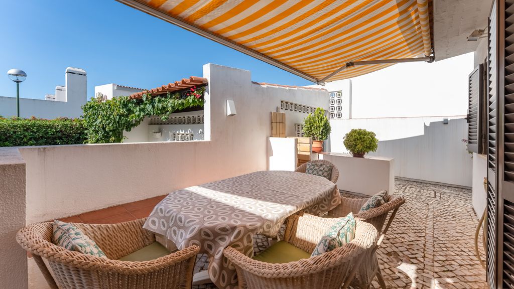 Villa Ipanema Poolside Living by LovelyStay