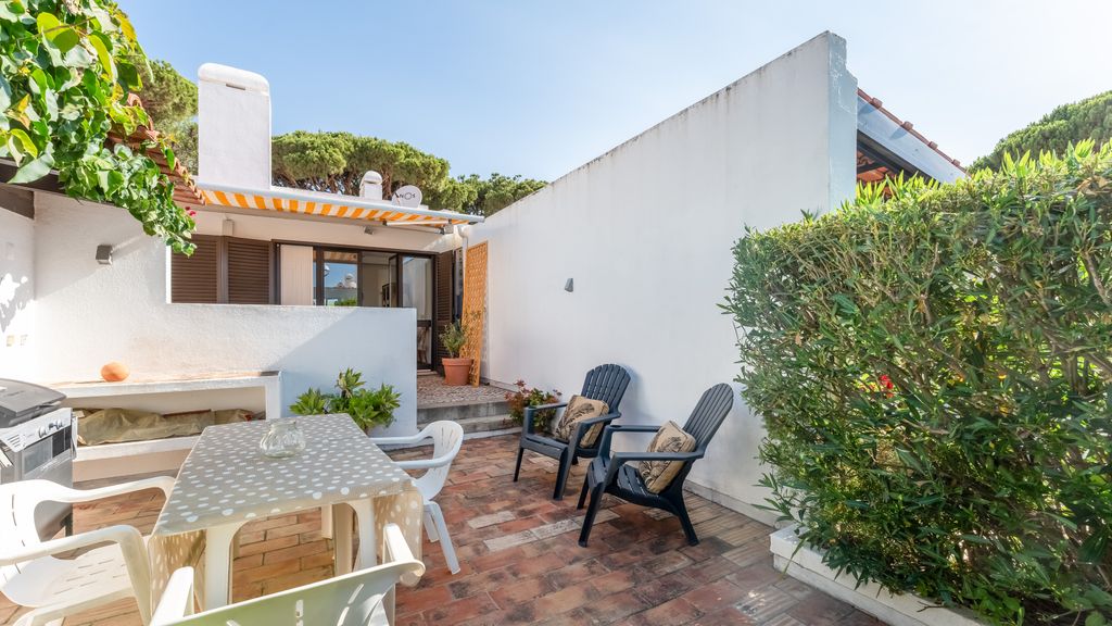 Villa Ipanema Poolside Living by LovelyStay