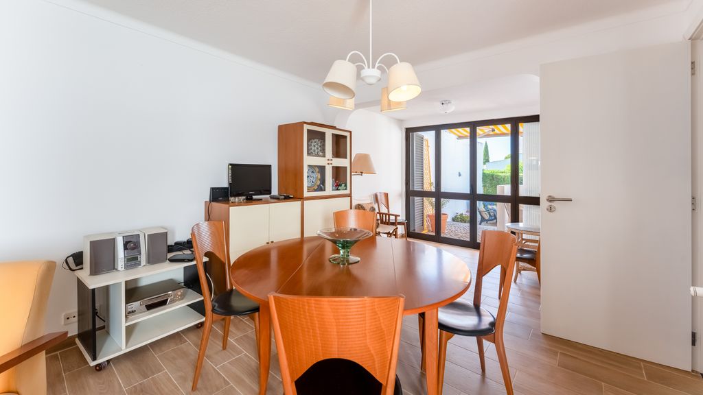 Villa Ipanema Poolside Living by LovelyStay
