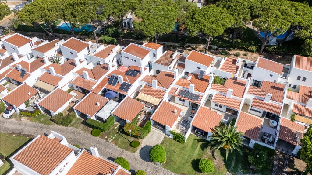 Villa Ipanema Poolside Living by LovelyStay