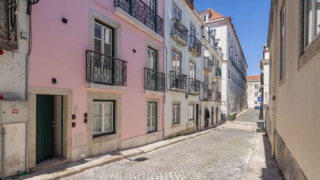 Flor do Bairro III by LovelyStay