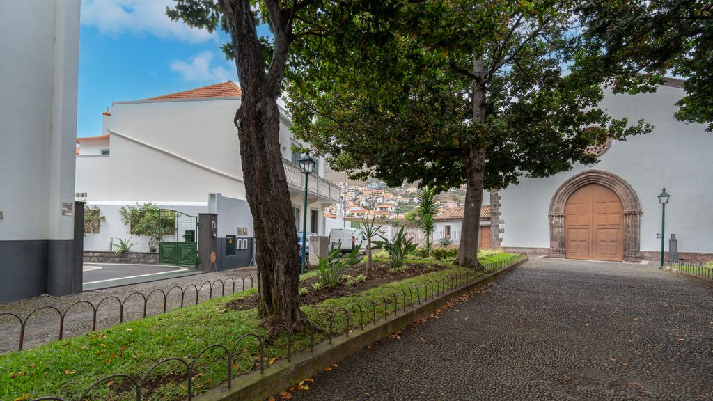 Machico Village by LovelyStay
