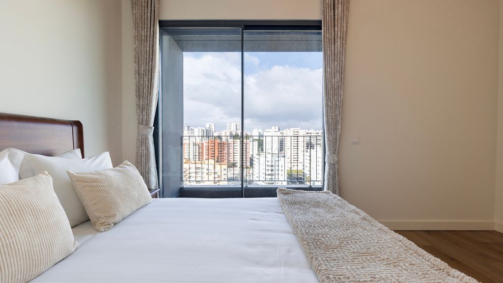 Gorgeous Apartment with city view by LovelyStay