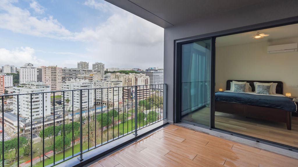 Gorgeous Apartment with city view by LovelyStay