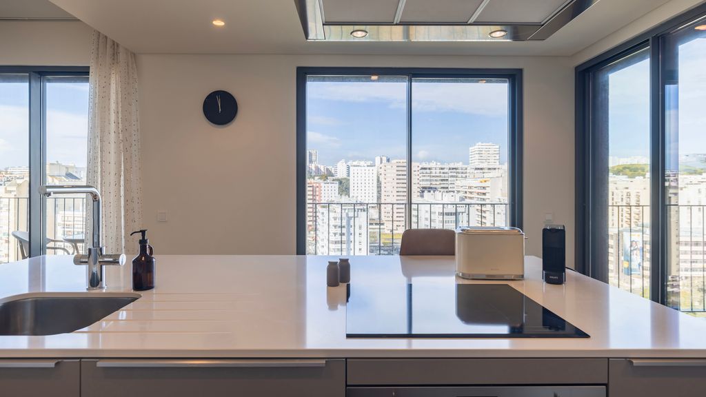 Gorgeous Apartment with city view by LovelyStay
