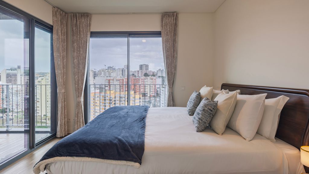 Gorgeous Apartment with city view by LovelyStay