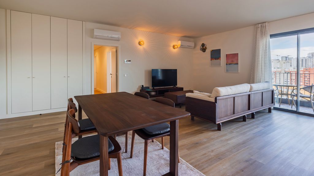 Gorgeous Apartment with city view by LovelyStay