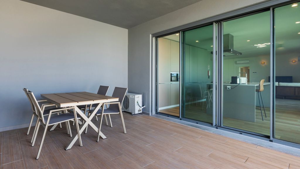Gorgeous Apartment with city view by LovelyStay