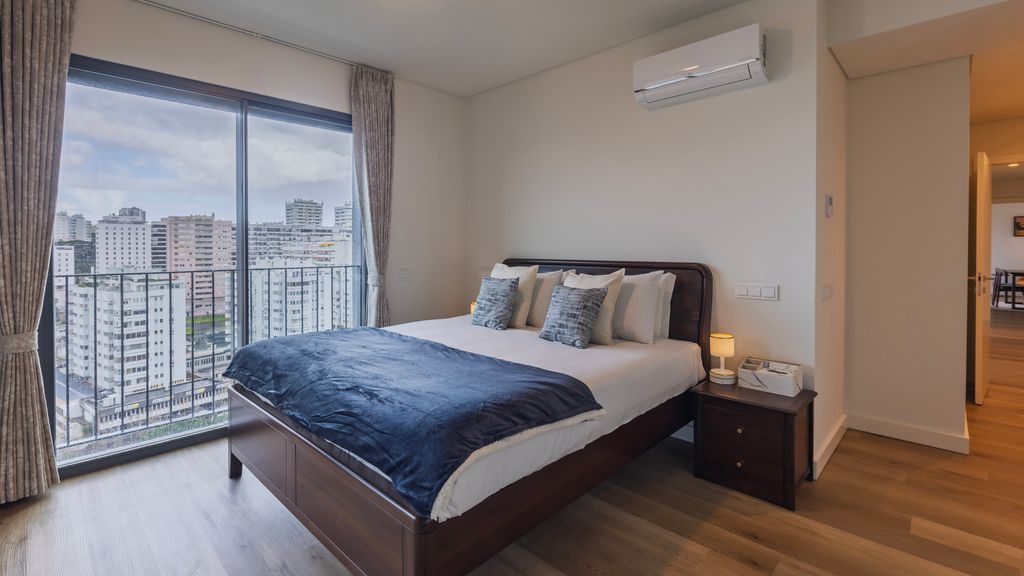 Gorgeous Apartment with city view by LovelyStay