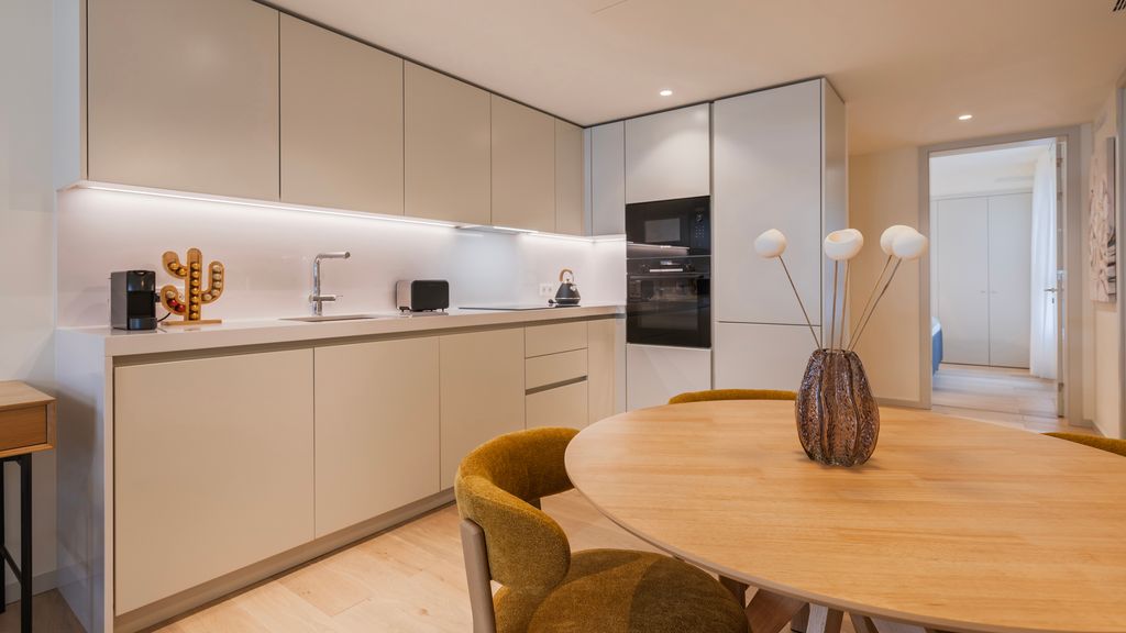 Upscale 1BDR with Pool & Parking by LovelyStay