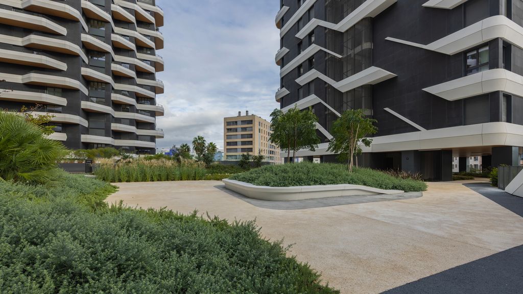Upscale 1BDR with Pool & Parking by LovelyStay
