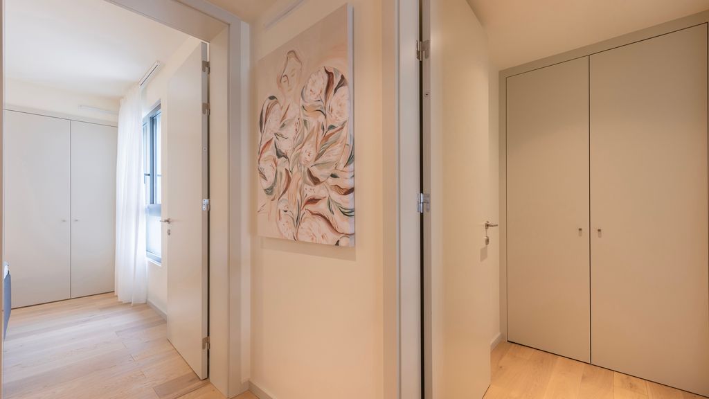 Upscale 1BDR with Pool & Parking by LovelyStay