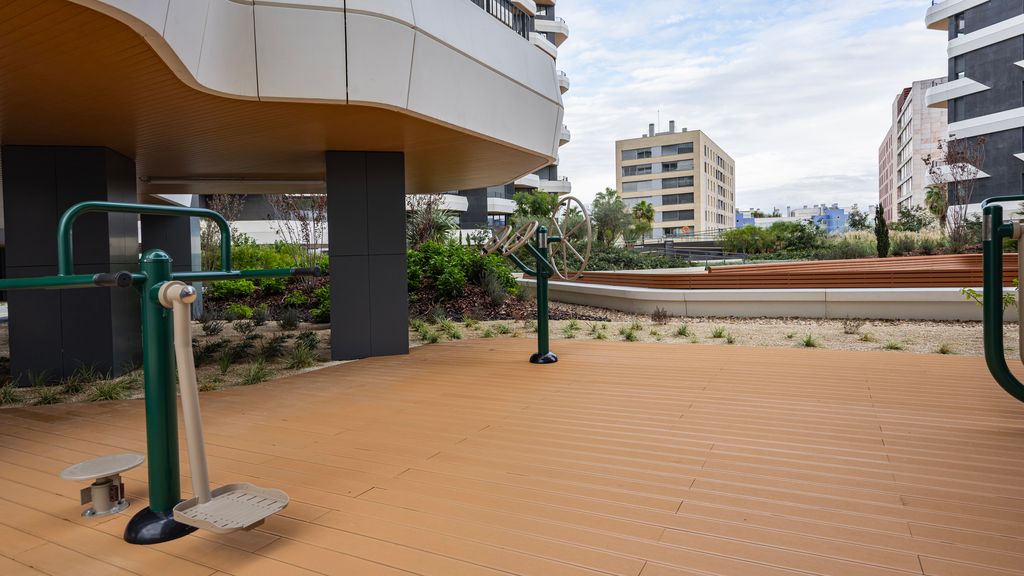 Upscale 1BDR with Pool & Parking by LovelyStay