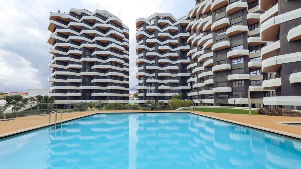 Upscale 1BDR with Pool & Parking by LovelyStay