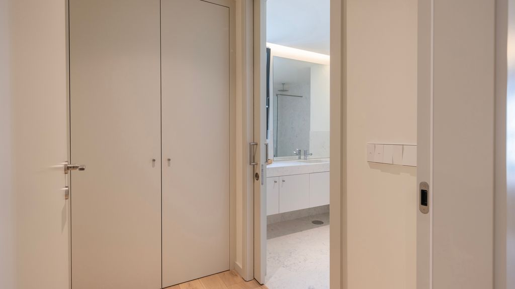 Upscale 1BDR with Pool & Parking by LovelyStay