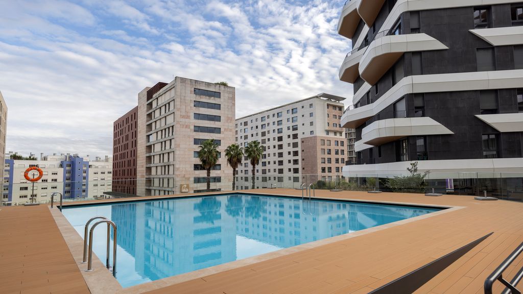 Upscale 1BDR with Pool & Parking by LovelyStay