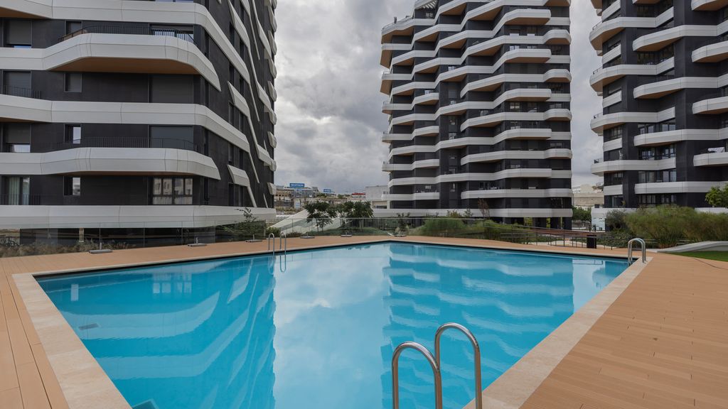 Upscale 1BDR with Pool & Parking by LovelyStay