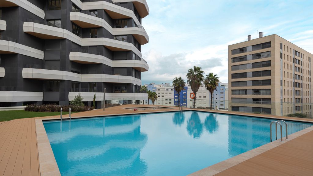 Upscale 1BDR with Pool & Parking by LovelyStay