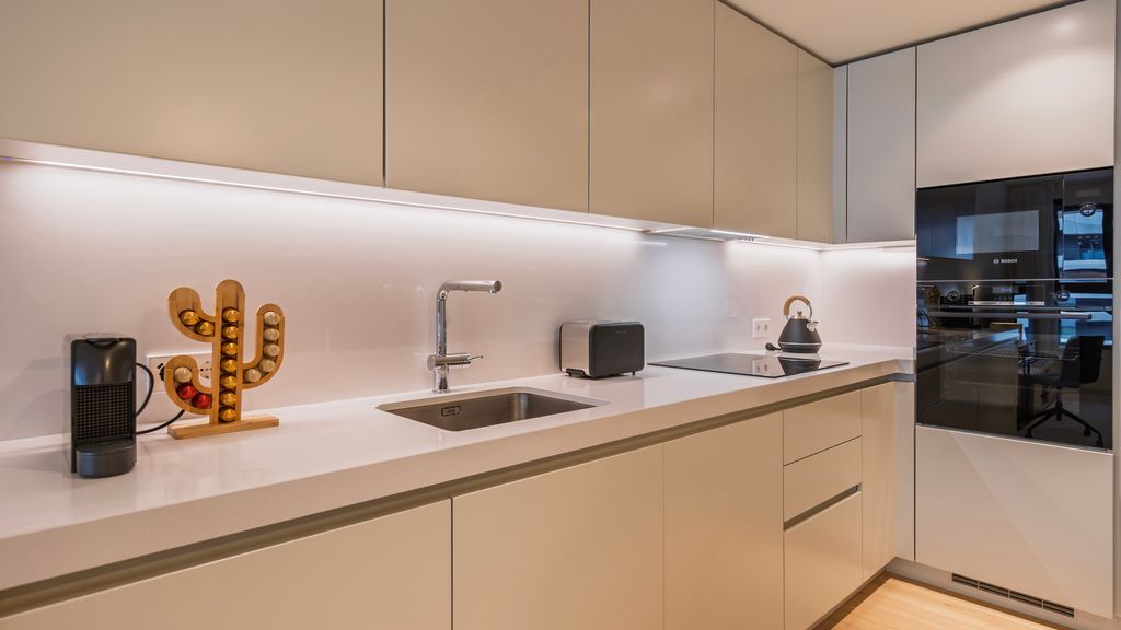 Upscale 1BDR with Pool & Parking by LovelyStay