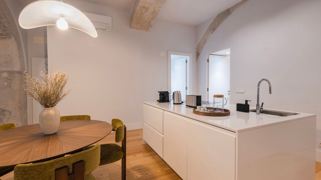 Chiado Aura Apartment by LovelyStay