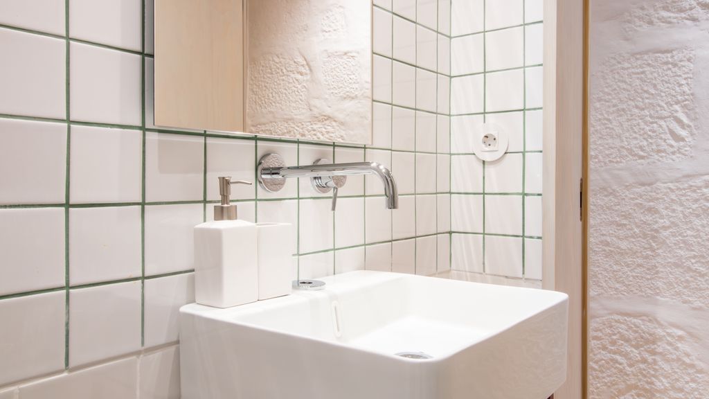 Bainharia 82: Stylish 1BR High Floor by LovelyStay
