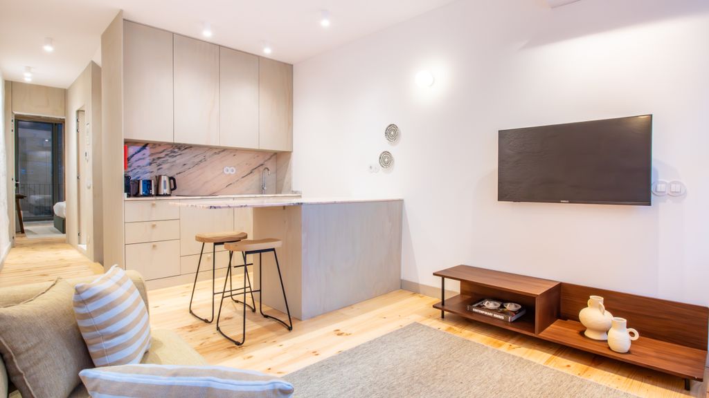 Bainharia 82: Stylish 1BR High Floor by LovelyStay
