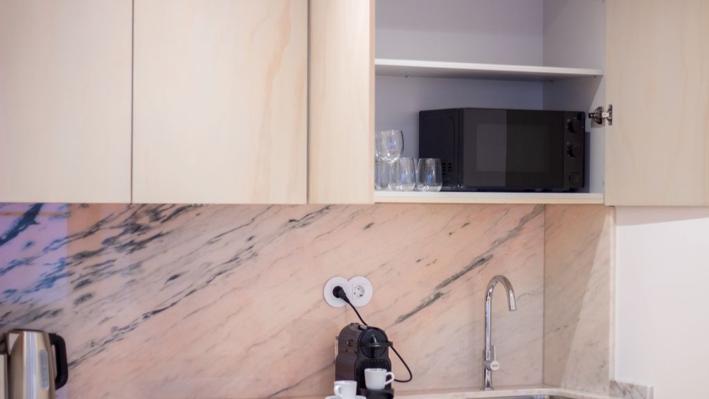 Bainharia 82: Stylish 1BR High Floor by LovelyStay