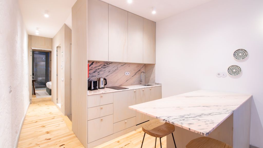Bainharia 82: Stylish 1BR High Floor by LovelyStay
