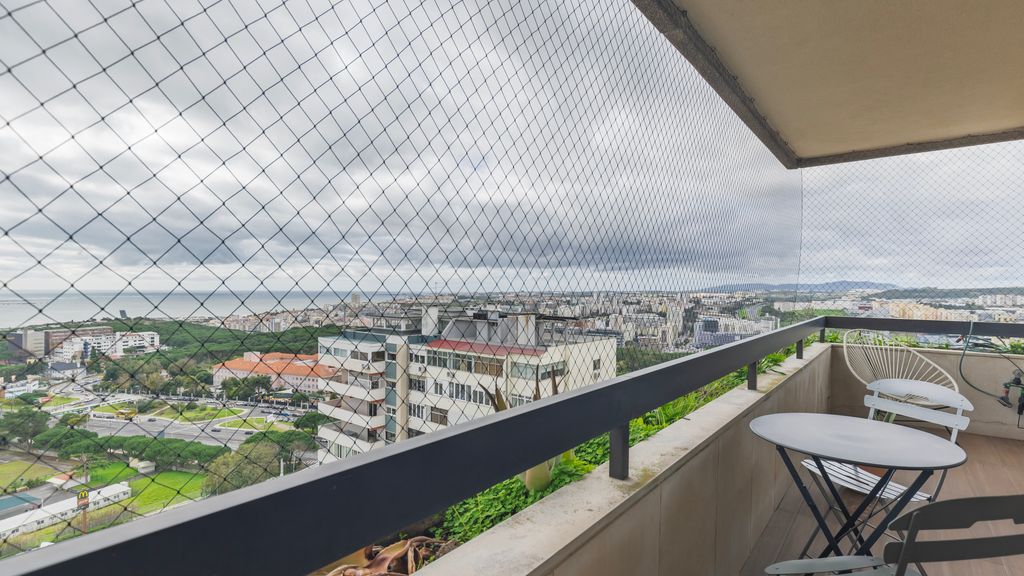 Royal 3BDR W/ Balcony & River View by LovelyStay