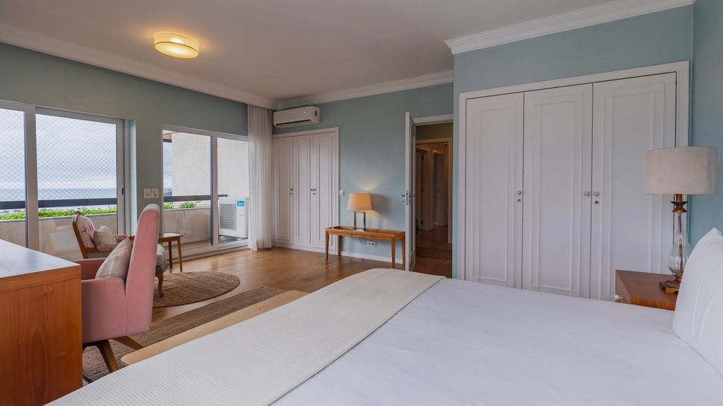 Royal 3BDR W/ Balcony & River View by LovelyStay