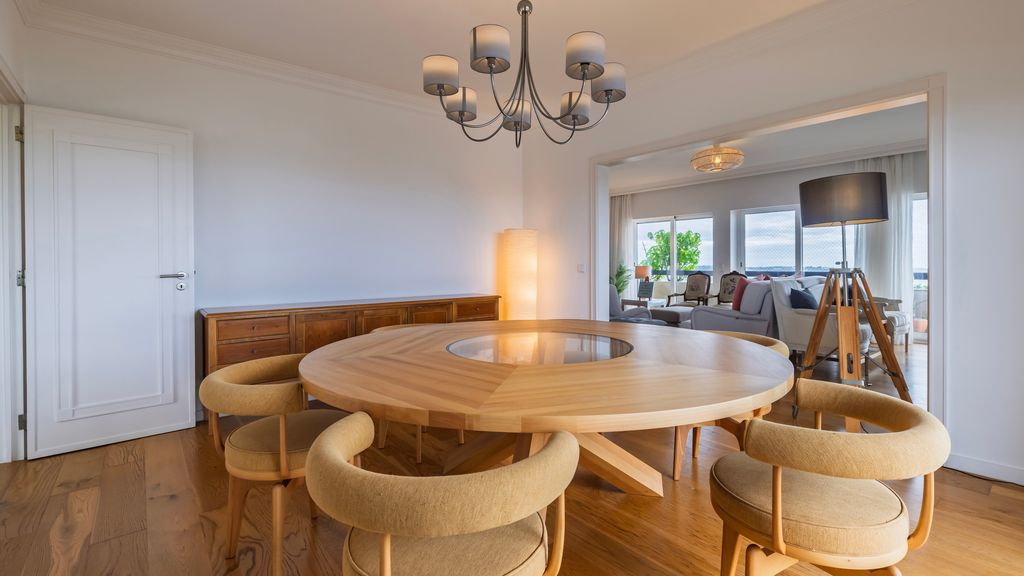 Royal 3BDR W/ Balcony & River View by LovelyStay