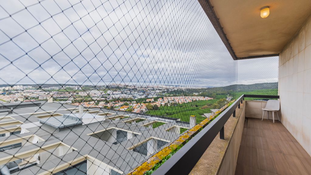 Royal 3BDR W/ Balcony & River View by LovelyStay