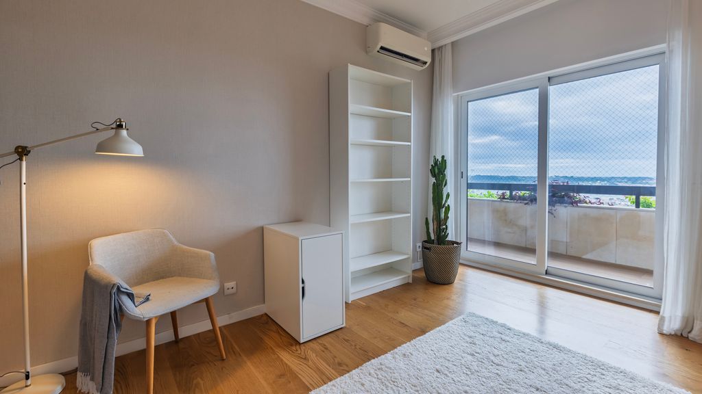Royal 3BDR W/ Balcony & River View by LovelyStay