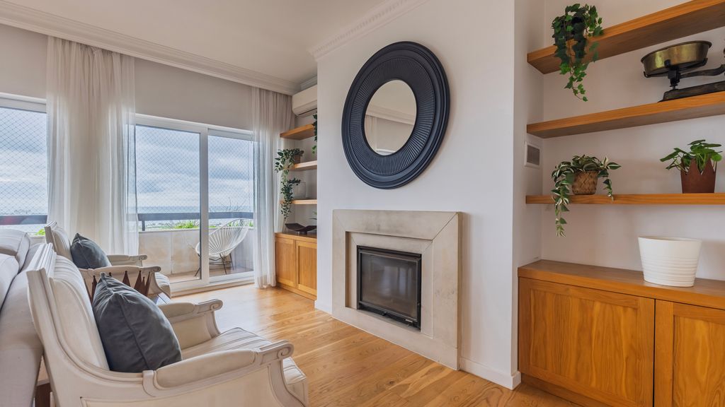 Royal 3BDR W/ Balcony & River View by LovelyStay