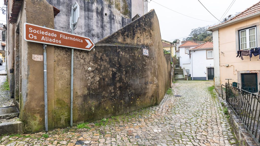Artsy Sintra I by LovelyStay