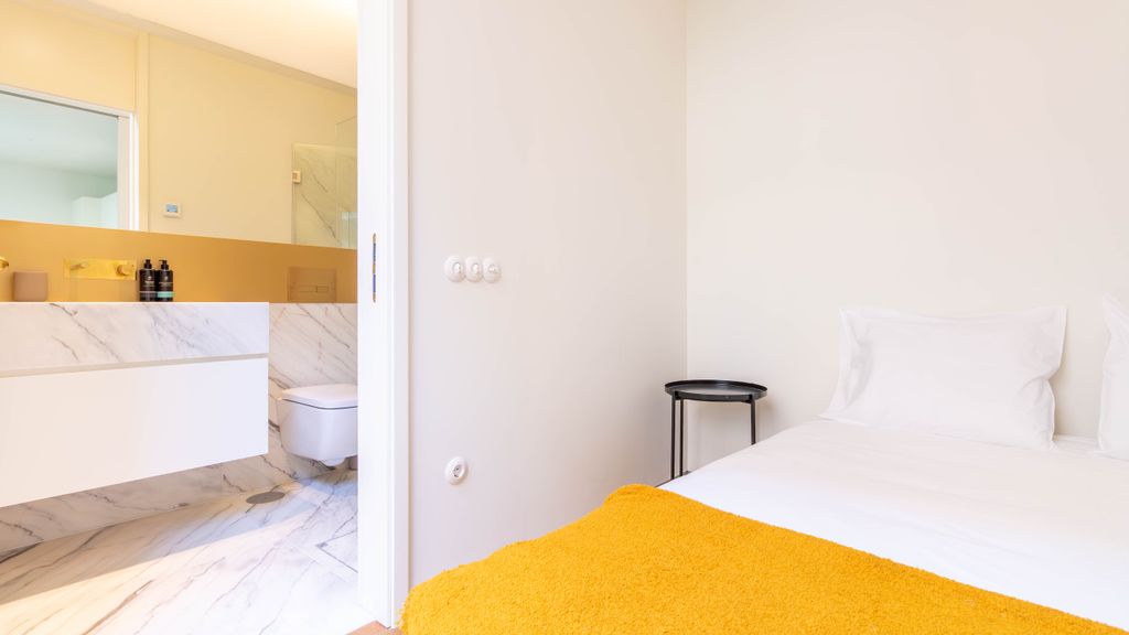 Entreparedes House - 2BR Garden Flat