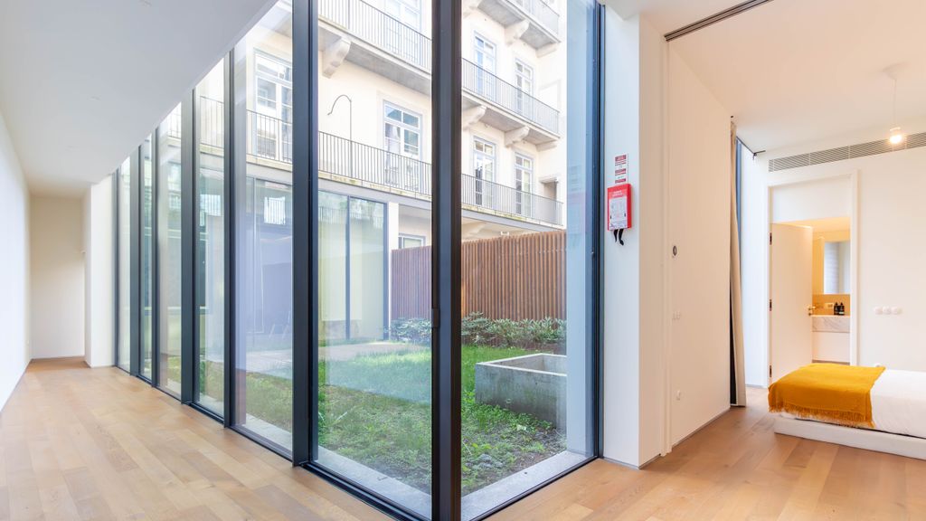Entreparedes House - 2BR Garden Flat