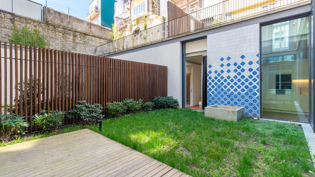 Entreparedes House - 2BR Garden Flat
